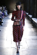 グッチ 2017年リゾートコレクション - 英・ウェストミンスター寺院で魅せる‟アニマル”の世界｜写真21