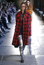 グッチ 2017年リゾートコレクション - 英・ウェストミンスター寺院で魅せる‟アニマル”の世界｜写真35