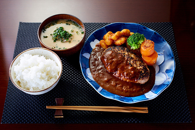 「俺のハンバーグ シュシュ渡辺」が渋谷にオープン - 箸で食べるフレンチ風ハンバーグ｜写真3