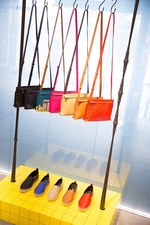 ロエベの限定ストア、西武池袋本店に - ジョン・アレンとのコラボアイテムがフルラインナップで登場｜写真4