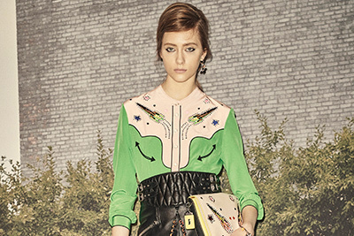 コーチ 2017年リゾートコレクション - 女性らしさとアメリカンギャングをミックス