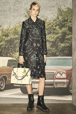 コーチ 2017年リゾートコレクション - 女性らしさとアメリカンギャングをミックス｜写真26
