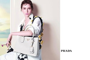 w300_PradaCampaign20160608_02.jpg