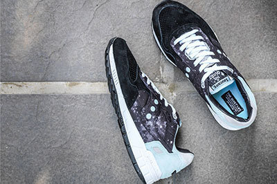サッカニー×クワイエットライフ、コラボスニーカーを限定発売 - 小宇宙をイメージしたデザイン