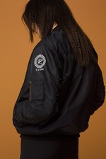クラネ×藤原ヒロシ率いるフラグメント、コラボMA-1やTシャツを