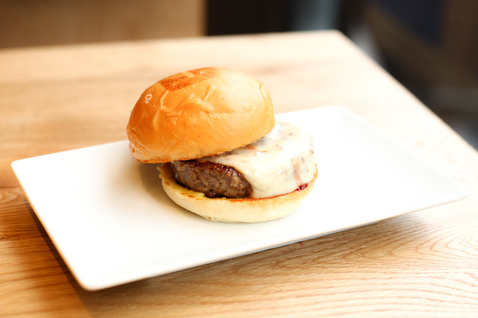 LA発「ウマミバーガー(UMAMI BURGER)」日本上陸、人気ハンバーガーが東京・青山に｜写真5