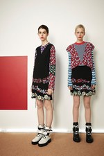 MSGM 2017年リゾート - スポーティーな女性に捧げる満開の花々｜写真8