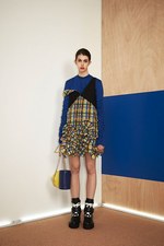 MSGM 2017年リゾート - スポーティーな女性に捧げる満開の花々｜写真20
