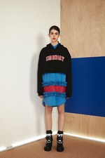 MSGM 2017年リゾート - スポーティーな女性に捧げる満開の花々｜写真21