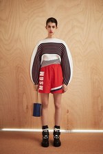 MSGM 2017年リゾート - スポーティーな女性に捧げる満開の花々｜写真26