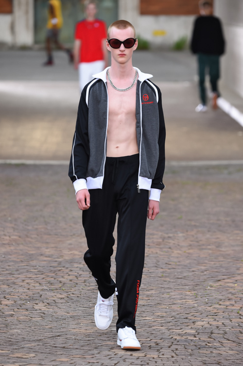 ゴーシャ ラブチンスキー(Gosha Rubchinskiy) 2017年春夏メンズコレクション  - 写真33