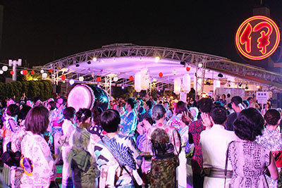 獺祭｜伊勢丹新宿屋上で盆踊り！山本寛斎や丸山敬太がプロデュース - ケイタマルヤマから新作浴衣も登場