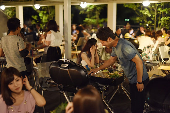 旧大阪迎賓館跡地・屋上で楽しむBBQ ビアガーデン「THE ROOF」​大阪城も一望 | 写真