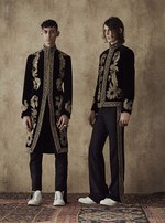 アレキサンダー・マックイーン 17年春夏メンズコレクション 60年代の世界観に多彩なスーツスタイルを｜写真23