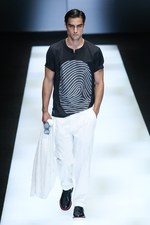 エンポリオ アルマーニ 17年春夏メンズコレクション - グラフィカルな指紋は、唯一無二のデザインに｜写真1