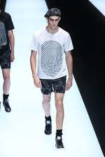 エンポリオ アルマーニ 17年春夏メンズコレクション - グラフィカルな指紋は、唯一無二のデザインに｜写真108