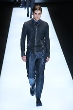 エンポリオ アルマーニ 17年春夏メンズコレクション - グラフィカルな指紋は、唯一無二のデザインに｜写真24