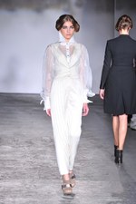 ドリアングレイの肖像の世界をモダンに表現 - コリー ニールセン(Corrie Nielsen)2012年春夏コレクション｜写真2