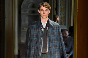 ボリオリ 2017年春夏メンズコレクション - 柔らかなテーラード、スカーフが個性を引き出して