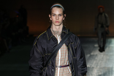 プラダ 2017年春夏メンズコレクション - 近未来をトレッキング、タキシードも“山”を歩く正装に