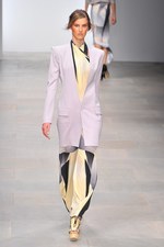 様々な形の融合から生まれる絶妙なアンバランス感を表現したジャン＝ピエール ブラガンザ(Jean-Pierre Braganza)、2012年春夏コレクション｜写真7