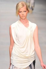 様々な形の融合から生まれる絶妙なアンバランス感を表現したジャン＝ピエール ブラガンザ(Jean-Pierre Braganza)、2012年春夏コレクション｜写真10