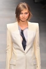 様々な形の融合から生まれる絶妙なアンバランス感を表現したジャン＝ピエール ブラガンザ(Jean-Pierre Braganza)、2012年春夏コレクション｜写真20