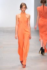 様々な形の融合から生まれる絶妙なアンバランス感を表現したジャン＝ピエール ブラガンザ(Jean-Pierre Braganza)、2012年春夏コレクション｜写真45