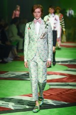 グッチ 2017年春夏メンズコレクション - 草も動物も芸術も、全てを“愛し”見える美を繋いで｜写真25