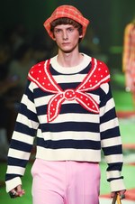 グッチ 2017年春夏メンズコレクション - 草も動物も芸術も、全てを“愛し”見える美を繋いで｜写真30