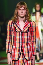 グッチ 2017年春夏メンズコレクション - 草も動物も芸術も、全てを“愛し”見える美を繋いで｜写真32