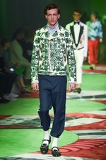 グッチ 2017年春夏メンズコレクション - 草も動物も芸術も、全てを“愛し”見える美を繋いで｜写真35