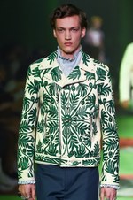 グッチ 2017年春夏メンズコレクション - 草も動物も芸術も、全てを“愛し”見える美を繋いで｜写真36