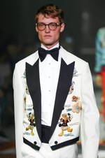 グッチ 2017年春夏メンズコレクション - 草も動物も芸術も、全てを“愛し”見える美を繋いで｜写真38