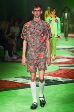 グッチ 2017年春夏メンズコレクション - 草も動物も芸術も、全てを“愛し”見える美を繋いで｜写真45