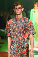 グッチ 2017年春夏メンズコレクション - 草も動物も芸術も、全てを“愛し”見える美を繋いで｜写真46