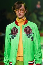グッチ 2017年春夏メンズコレクション - 草も動物も芸術も、全てを“愛し”見える美を繋いで｜写真48