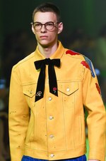 グッチ 2017年春夏メンズコレクション - 草も動物も芸術も、全てを“愛し”見える美を繋いで｜写真52