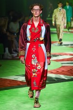 グッチ 2017年春夏メンズコレクション - 草も動物も芸術も、全てを“愛し”見える美を繋いで｜写真53