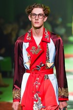 グッチ 2017年春夏メンズコレクション - 草も動物も芸術も、全てを“愛し”見える美を繋いで｜写真54