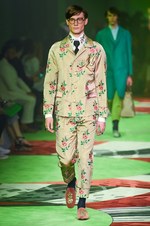 グッチ 2017年春夏メンズコレクション - 草も動物も芸術も、全てを“愛し”見える美を繋いで｜写真55