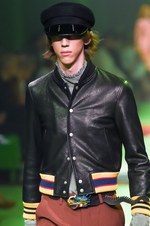 グッチ 2017年春夏メンズコレクション - 草も動物も芸術も、全てを“愛し”見える美を繋いで｜写真59