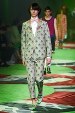 グッチ 2017年春夏メンズコレクション - 草も動物も芸術も、全てを“愛し”見える美を繋いで｜写真60