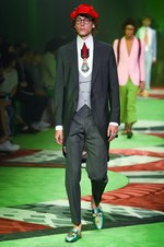 グッチ 2017年春夏メンズコレクション - 草も動物も芸術も、全てを“愛し”見える美を繋いで｜写真94