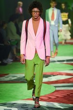 グッチ 2017年春夏メンズコレクション - 草も動物も芸術も、全てを“愛し”見える美を繋いで｜写真96