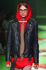 グッチ 2017年春夏メンズコレクション - 草も動物も芸術も、全てを“愛し”見える美を繋いで｜写真103