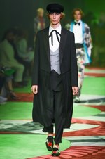 グッチ 2017年春夏メンズコレクション - 草も動物も芸術も、全てを“愛し”見える美を繋いで｜写真104