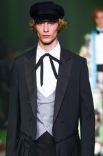 グッチ 2017年春夏メンズコレクション - 草も動物も芸術も、全てを“愛し”見える美を繋いで｜写真105