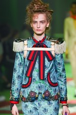 グッチ 2017年春夏メンズコレクション - 草も動物も芸術も、全てを“愛し”見える美を繋いで｜写真110