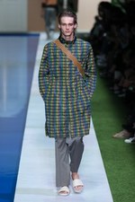 フェンディ 2017年春夏メンズコレクション - 降りそそぐ太陽の下、駈けだした旅人たち｜写真6